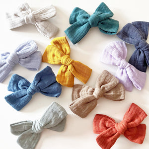 
            
                Load image into Gallery viewer, Denim Muslin Bow with Clip - BohemianBabies
            
        
