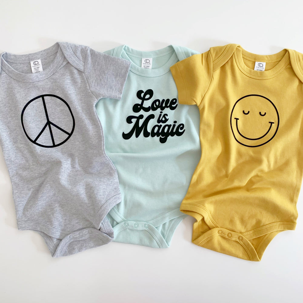 
            
                Load image into Gallery viewer, Peace Sign Organic Bodysuit - BohemianBabies
            
        