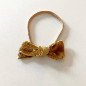 
            
                Load image into Gallery viewer, Velvet Bow on Nylon Band - BohemianBabies
            
        