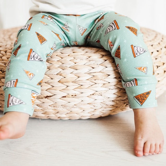 
            
                Load image into Gallery viewer, Halloween Pennant Organic Joggers - BohemianBabies
            
        